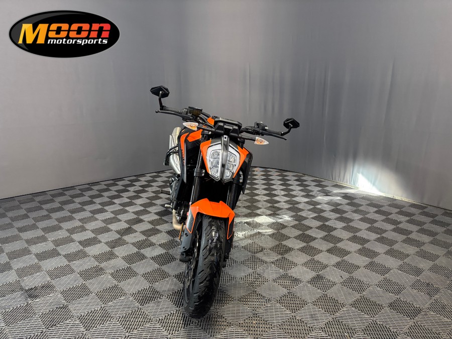 2021 KTM 890 Duke R