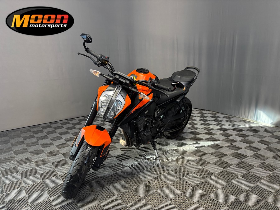 2021 KTM 890 Duke R