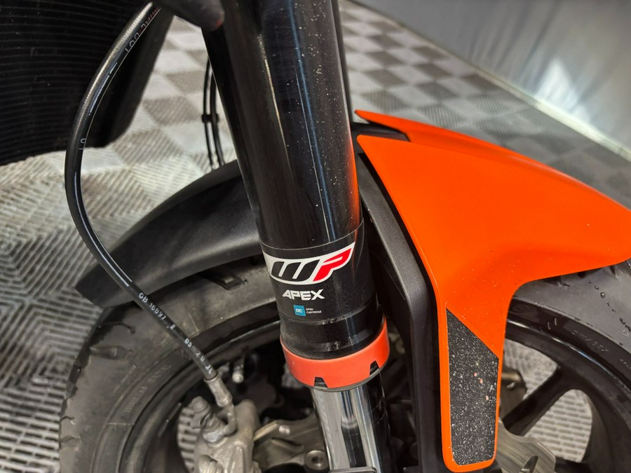 2021 KTM 890 Duke R
