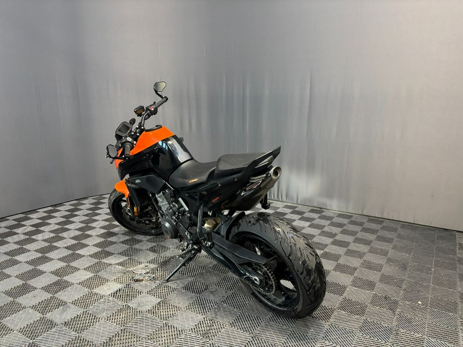 2021 KTM 890 Duke R