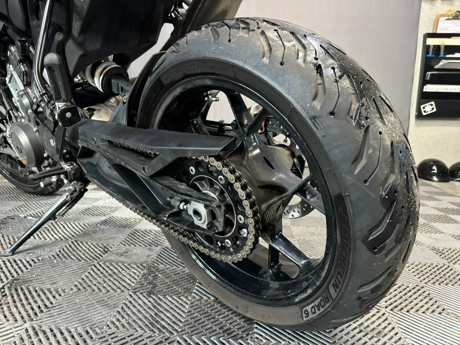 2021 KTM 890 Duke R
