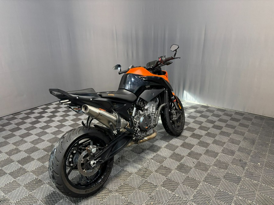 2021 KTM 890 Duke R