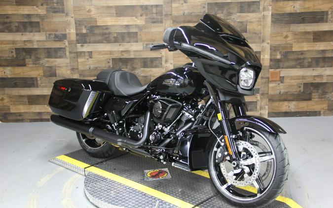 2024 Harley-Davidson Street Glide® Vivid Black - Black Finish