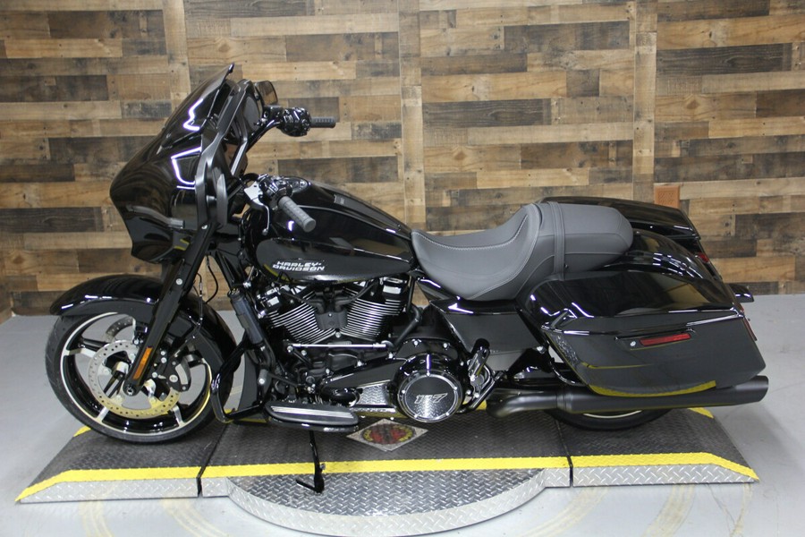 2024 Harley-Davidson Street Glide® Vivid Black - Black Finish