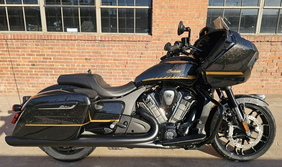 2026 Indian Motorcycle® Challenger 112 Dark Horse® with PowerBand Audio Package