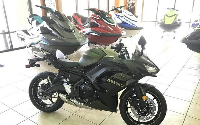 2024 Kawasaki Ninja® 650 ABS Metallic Covert Green/Metallic Spark Black