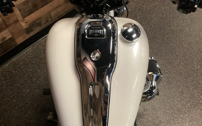 2024 Harley-Davidson Breakout White Onyx Pearl FXBR