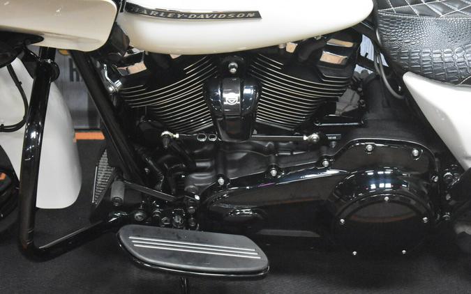 FLTRXS 2018 Road Glide® Special