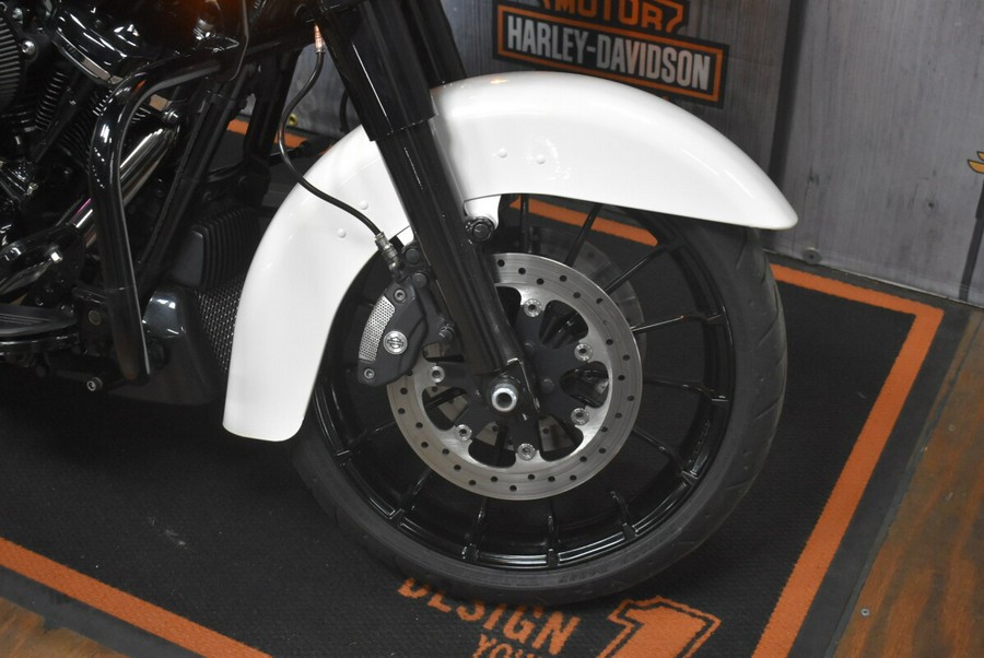 FLTRXS 2018 Road Glide® Special