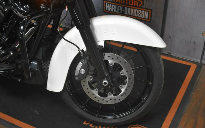 FLTRXS 2018 Road Glide® Special