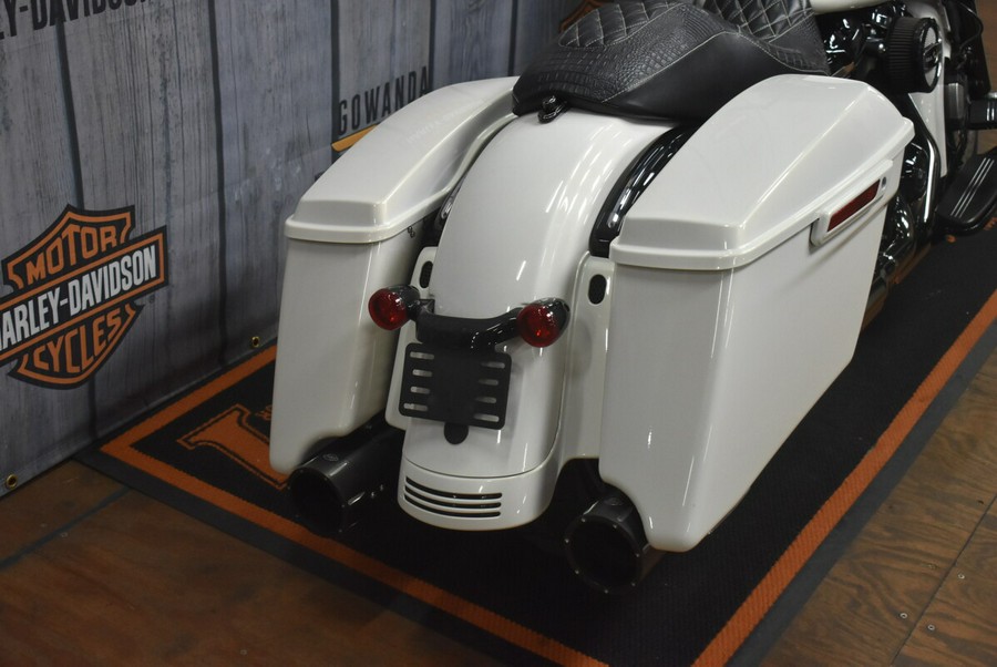 FLTRXS 2018 Road Glide® Special