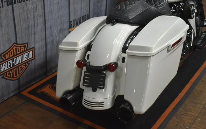 FLTRXS 2018 Road Glide® Special