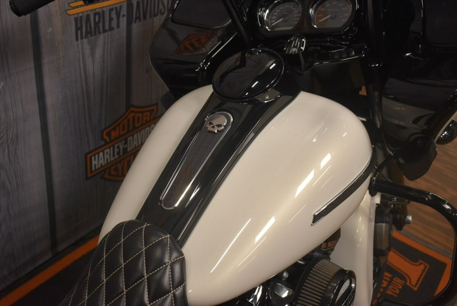 FLTRXS 2018 Road Glide® Special