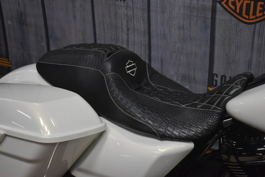 FLTRXS 2018 Road Glide® Special