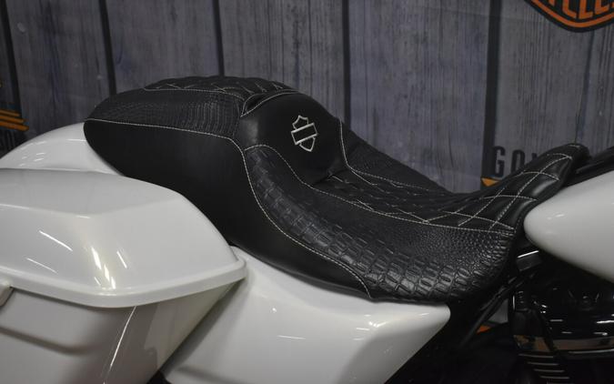 FLTRXS 2018 Road Glide® Special