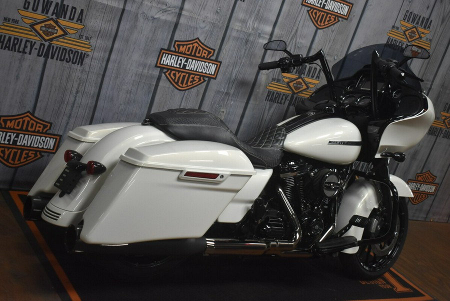 FLTRXS 2018 Road Glide® Special