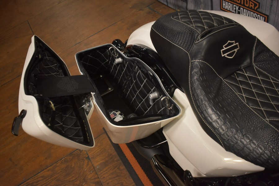 FLTRXS 2018 Road Glide® Special