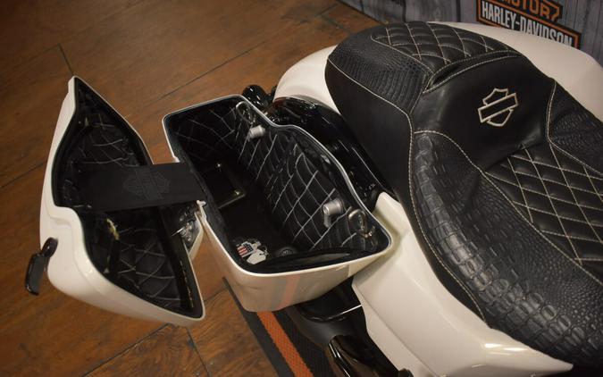 FLTRXS 2018 Road Glide® Special