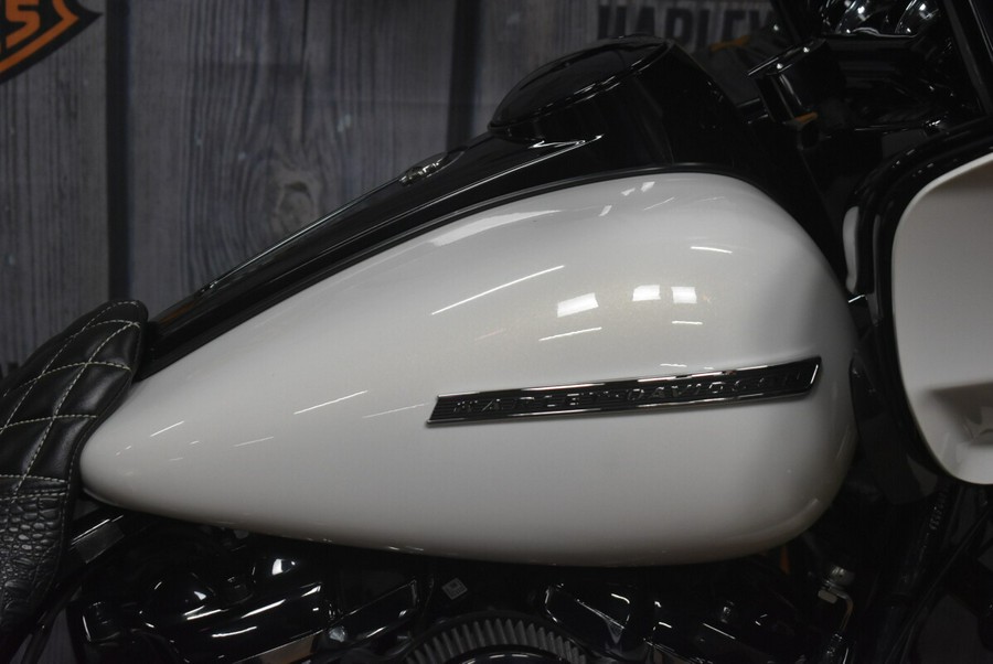 FLTRXS 2018 Road Glide® Special