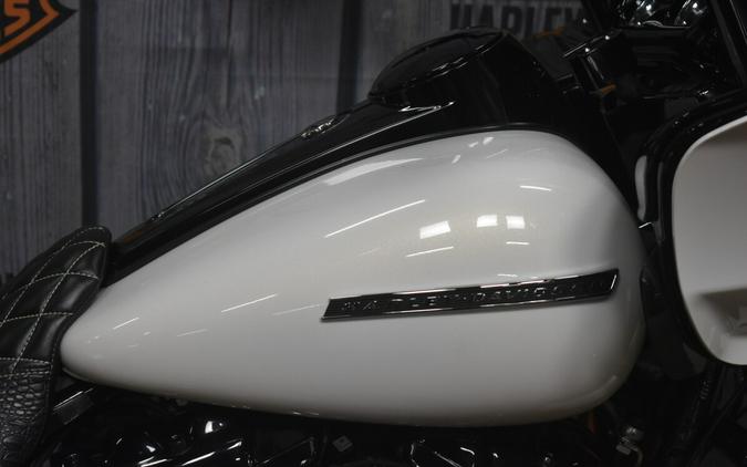 FLTRXS 2018 Road Glide® Special