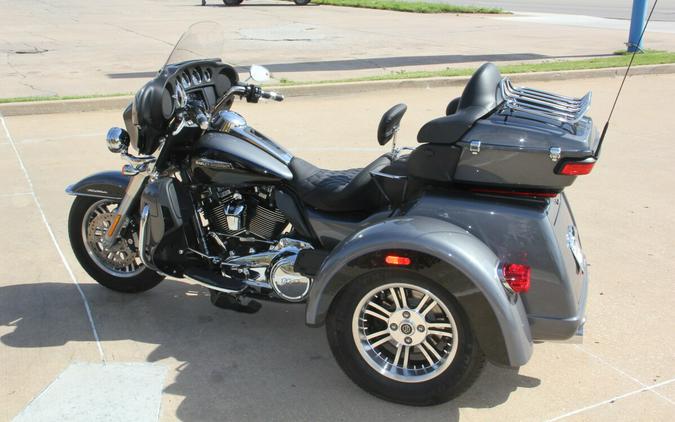 2021 Harley-Davidson Tri Glide Ultra Gauntlet Grey/Vivid Black