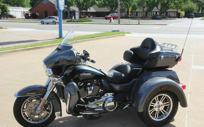 2021 Harley-Davidson Tri Glide Ultra Gauntlet Grey/Vivid Black