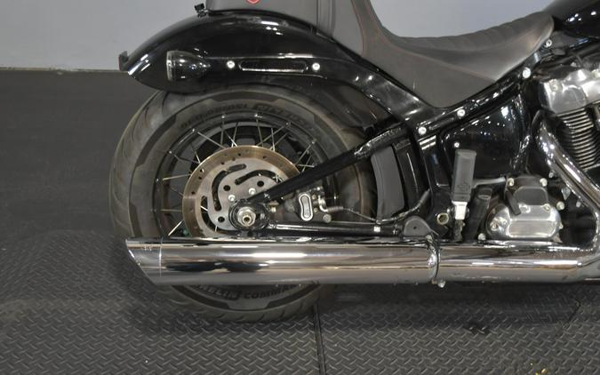 2025 Harley-Davidson Street Bob Vivid Black w/Laced Wheels