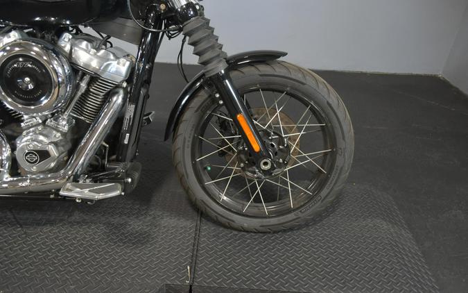 2025 Harley-Davidson Street Bob Vivid Black w/Laced Wheels