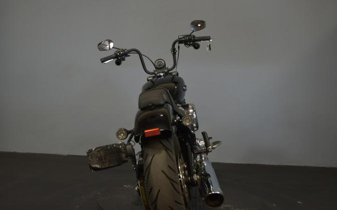 2025 Harley-Davidson Street Bob Vivid Black w/Laced Wheels