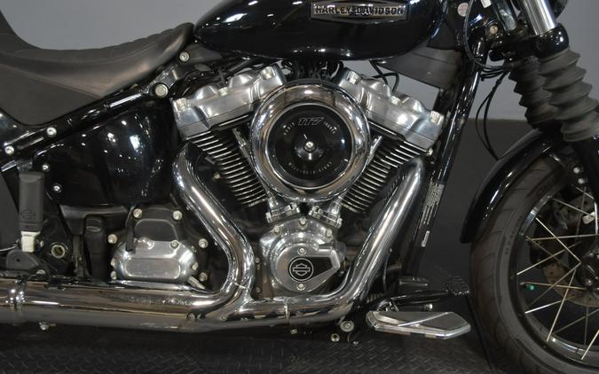2025 Harley-Davidson Street Bob Vivid Black w/Laced Wheels