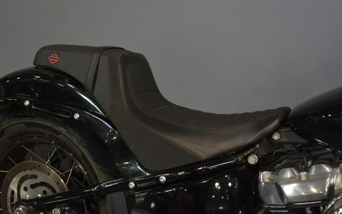 2025 Harley-Davidson Street Bob Vivid Black w/Laced Wheels