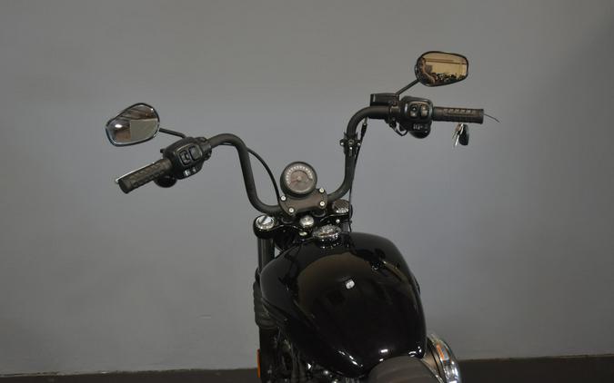2025 Harley-Davidson Street Bob Vivid Black w/Laced Wheels