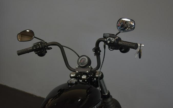 2025 Harley-Davidson Street Bob Vivid Black w/Laced Wheels