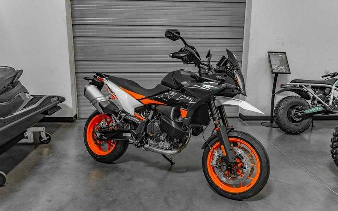 2024 KTM 890 SMT