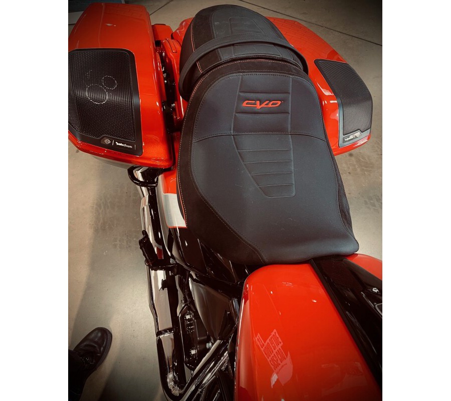 FLHXSE 2024 CVO™ Street Glide®