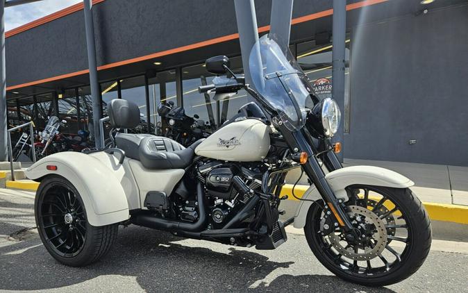 2023 Freewheeler FLRT