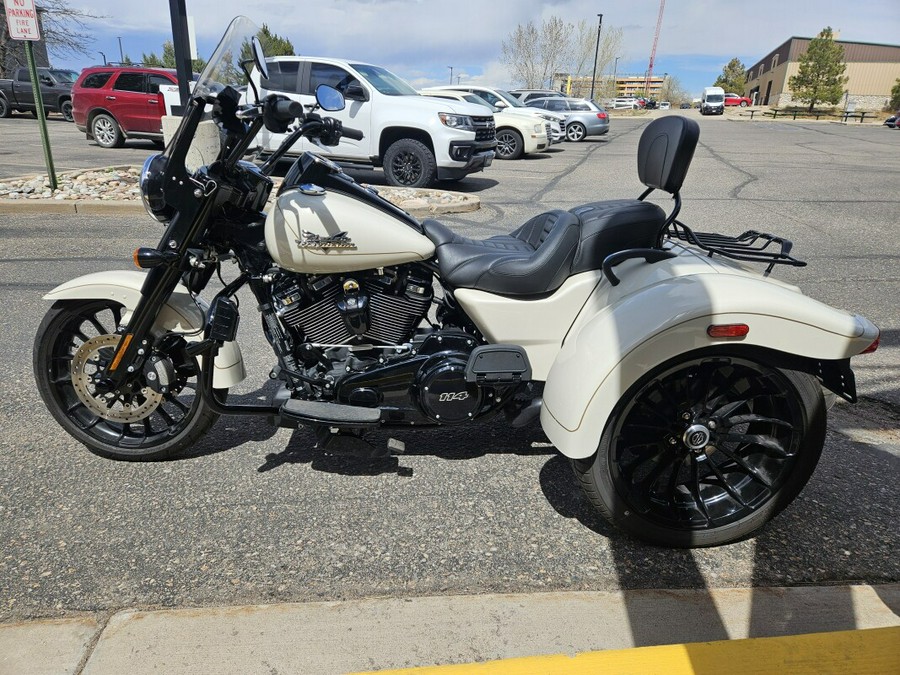 2023 Freewheeler FLRT