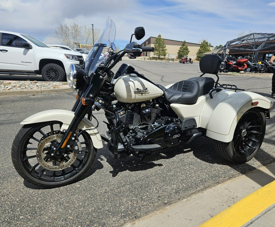 2023 Freewheeler FLRT