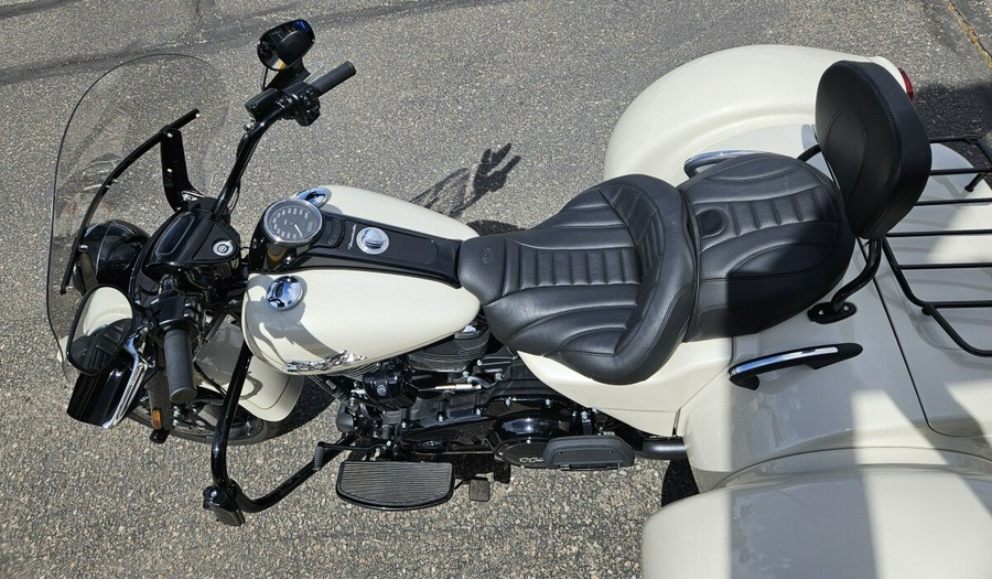 2023 Freewheeler FLRT