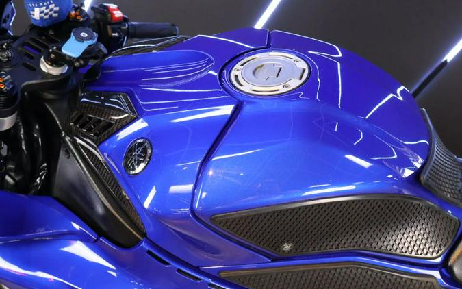 2022 YAMAHA R1