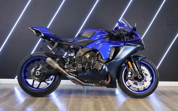 2022 YAMAHA R1