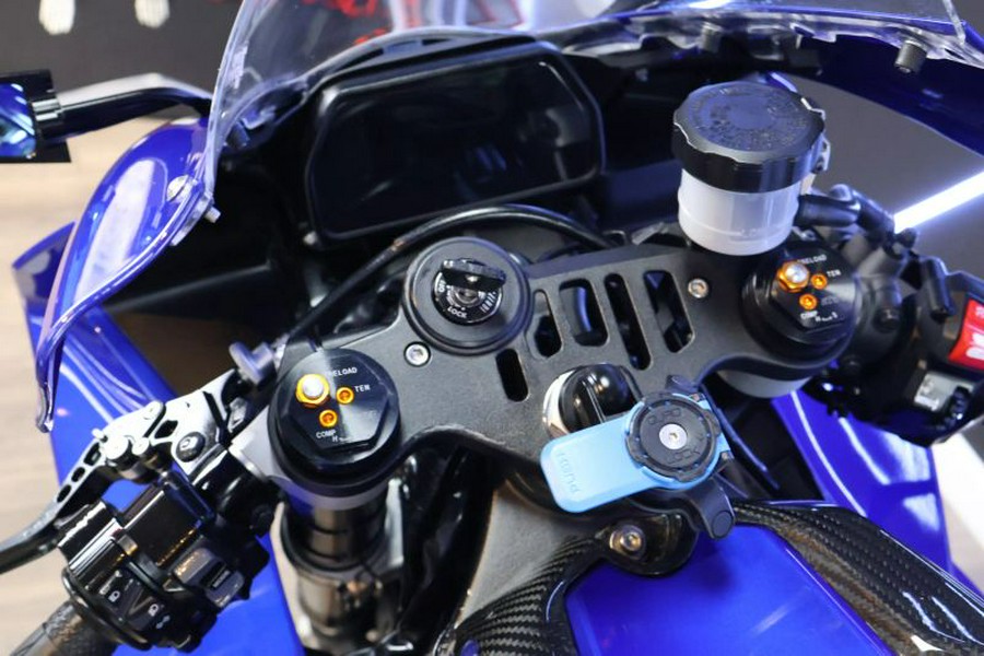 2022 YAMAHA R1