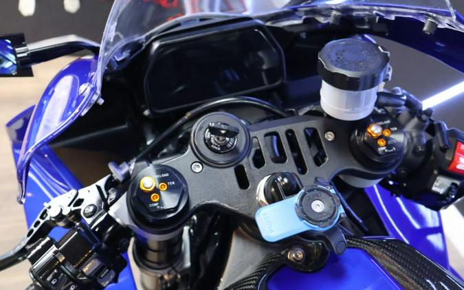 2022 YAMAHA R1