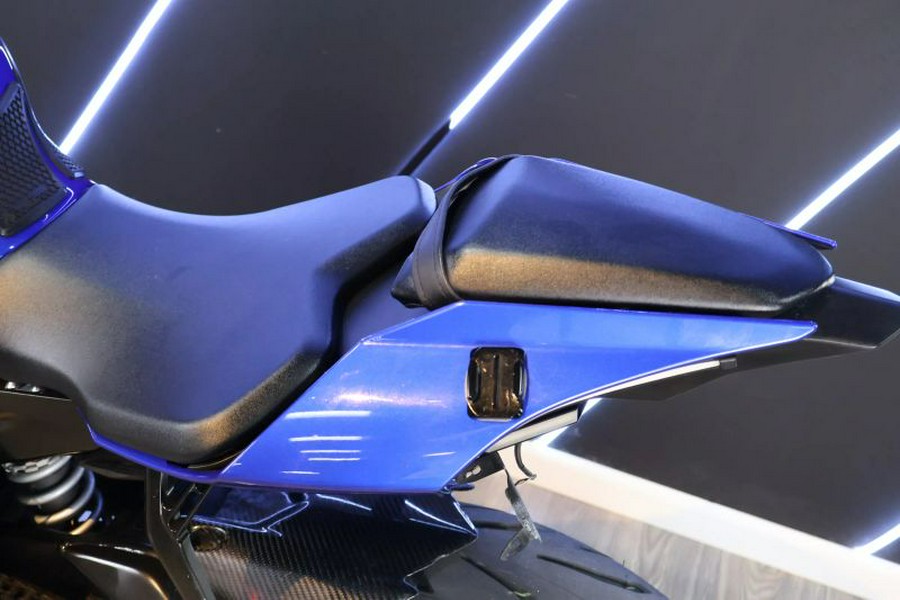 2022 YAMAHA R1