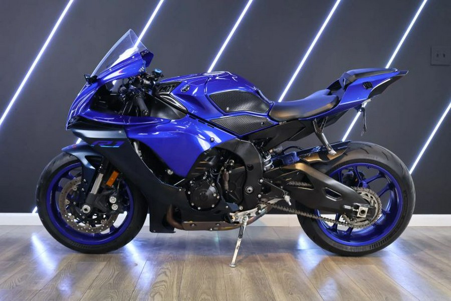 2022 YAMAHA R1