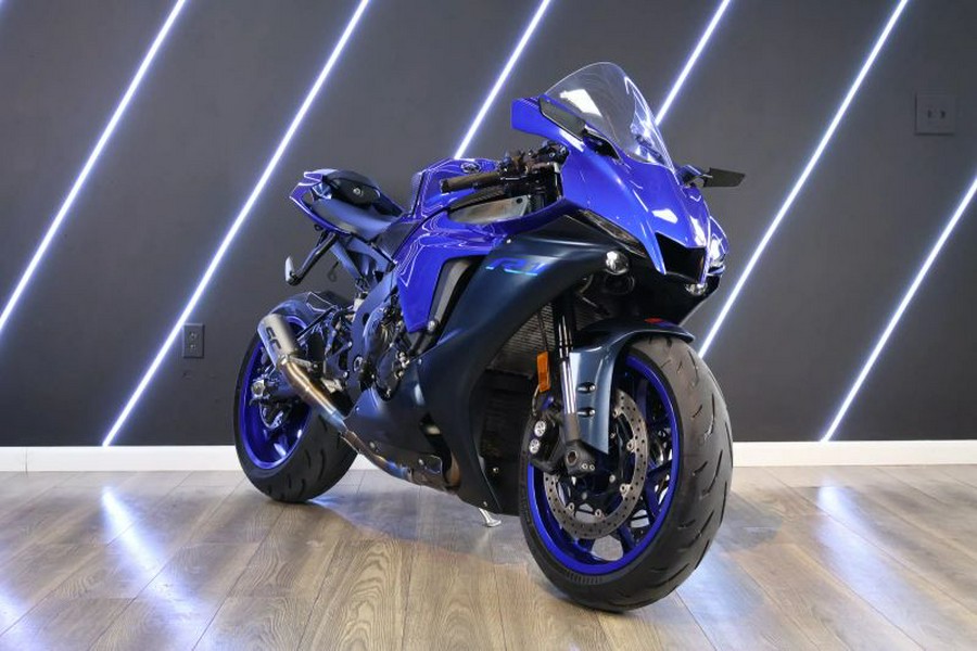 2022 YAMAHA R1
