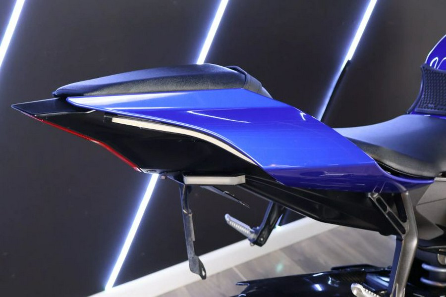 2022 YAMAHA R1