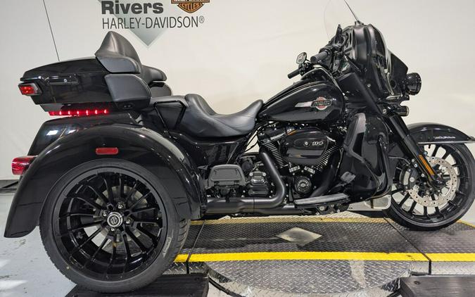 2025 Harley-Davidson® Tri Glide® Ultra Vivid Black - Black Finish