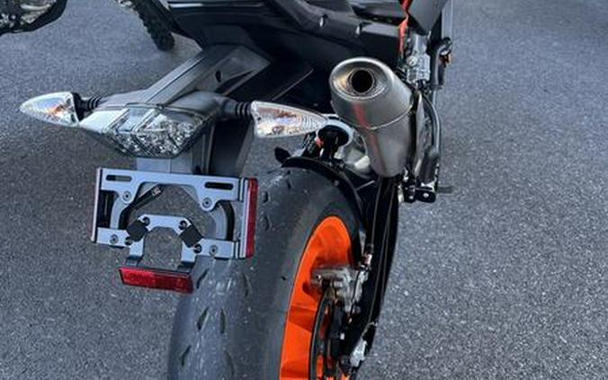 2022 KTM 890 Duke R