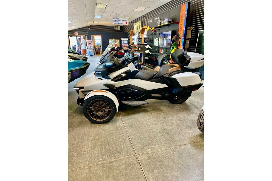 2024 Can-Am RD SPYDER RT STS 1330 SE6 WH SE 24 Base